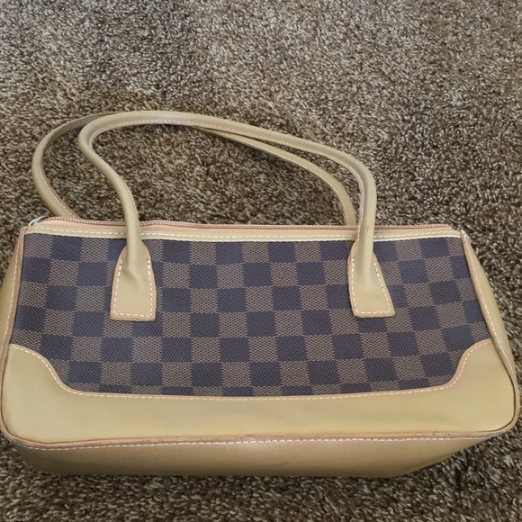 Purse - Picture 1 of 3